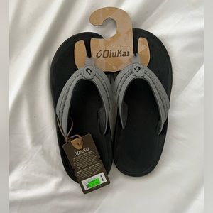OluKai Men’s Hokua Sandals